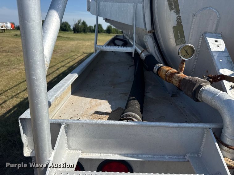 image for item EG6132 2012 Dragon Products vacuum trailer