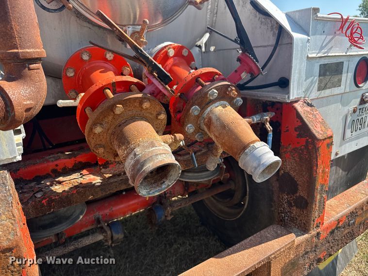 image for item EG6132 2012 Dragon Products vacuum trailer