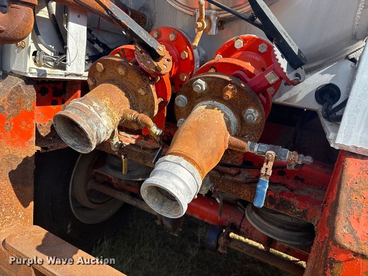 image for item EG6132 2012 Dragon Products vacuum trailer