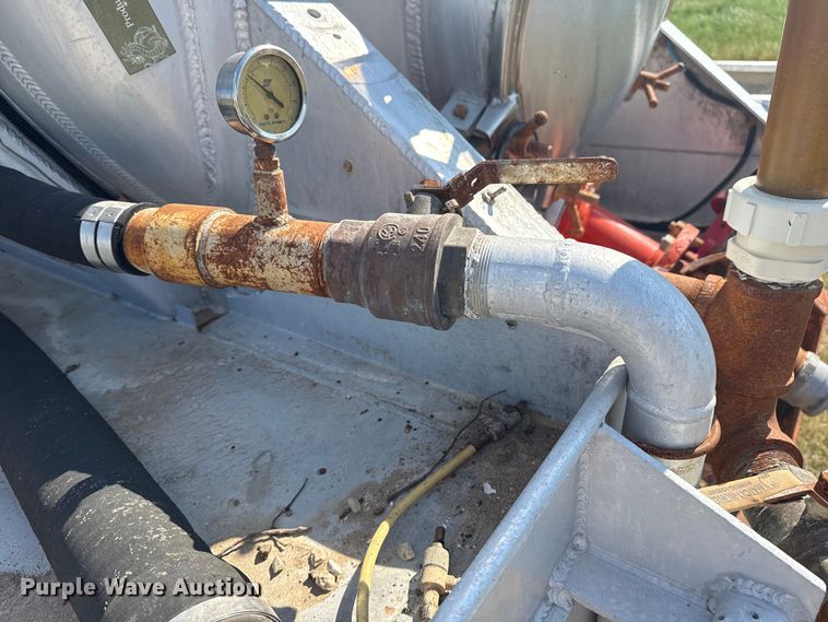 image for item EG6132 2012 Dragon Products vacuum trailer