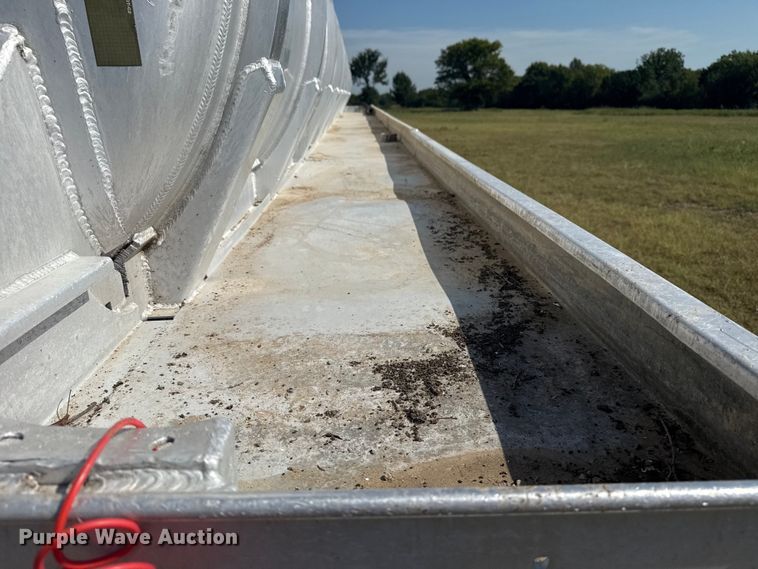 image for item EG6132 2012 Dragon Products vacuum trailer