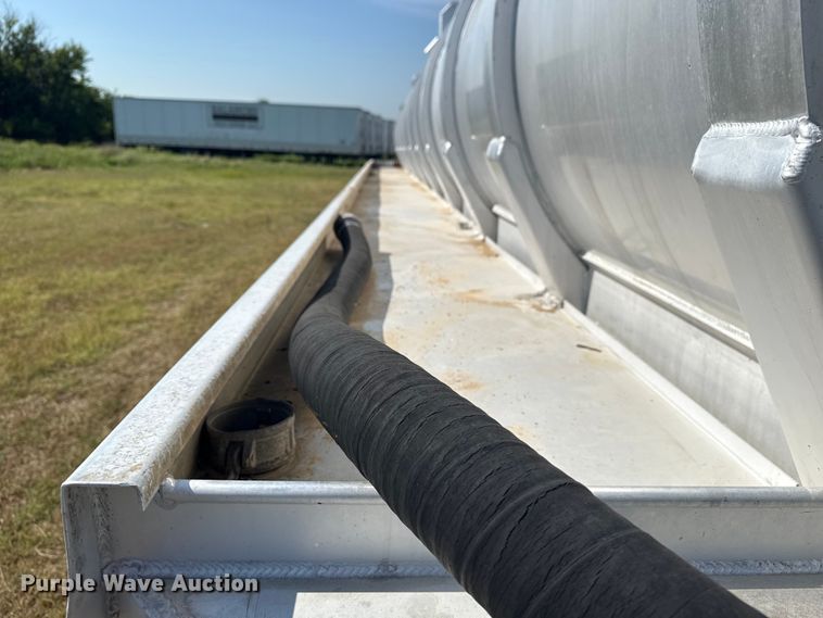 image for item EG6132 2012 Dragon Products vacuum trailer