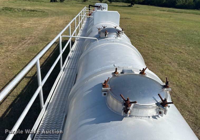 image for item EG6132 2012 Dragon Products vacuum trailer