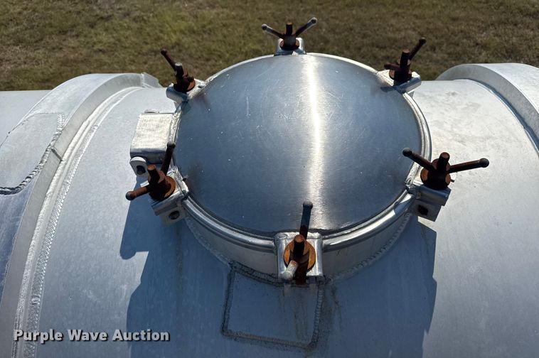 image for item EG6132 2012 Dragon Products vacuum trailer