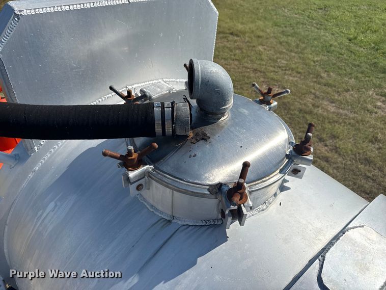 image for item EG6132 2012 Dragon Products vacuum trailer