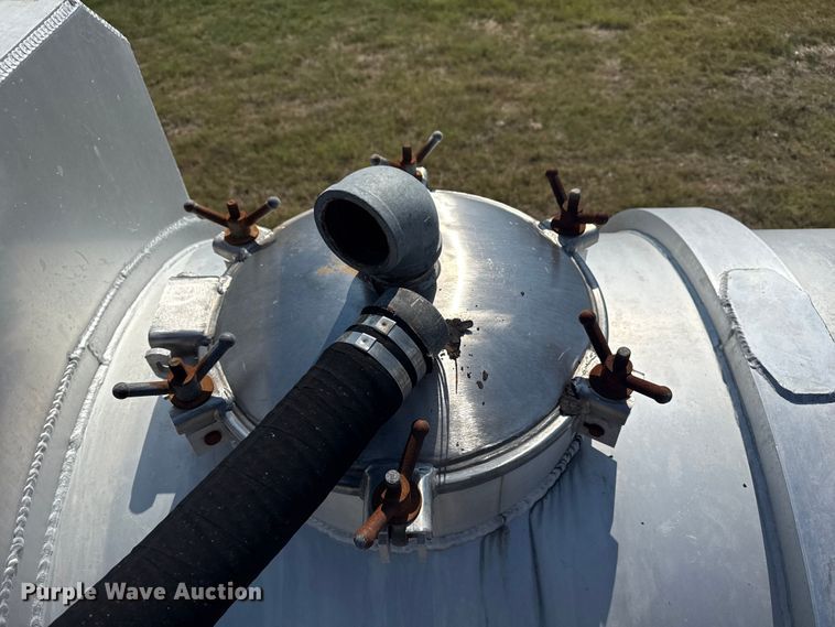 image for item EG6132 2012 Dragon Products vacuum trailer