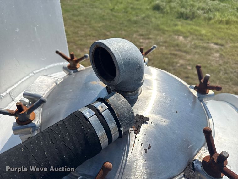 image for item EG6132 2012 Dragon Products vacuum trailer