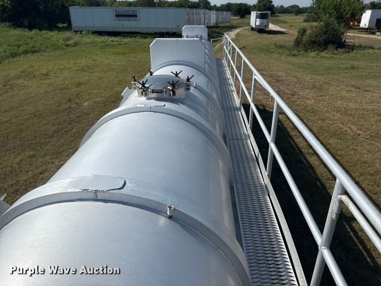 image for item EG6132 2012 Dragon Products vacuum trailer