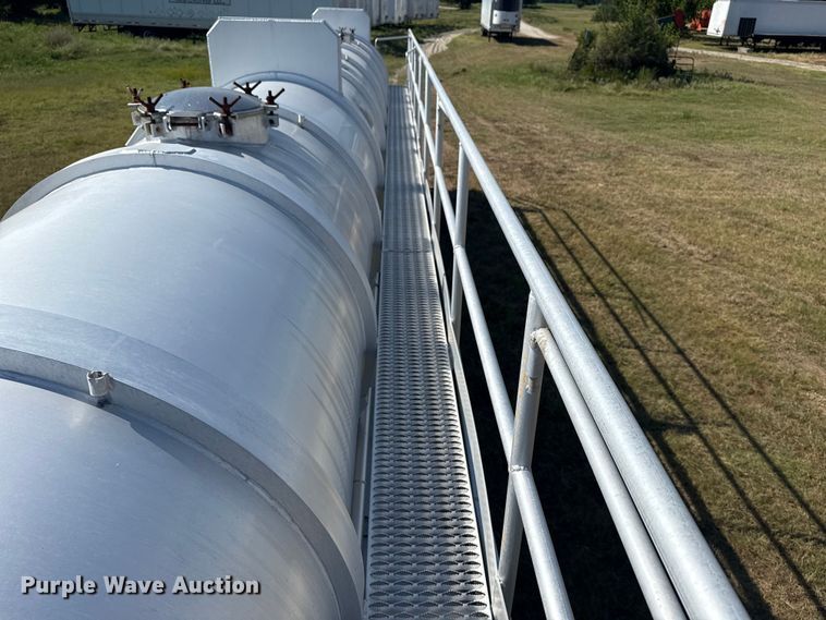 image for item EG6132 2012 Dragon Products vacuum trailer