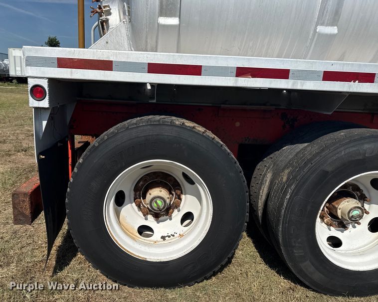 image for item EG6132 2012 Dragon Products vacuum trailer