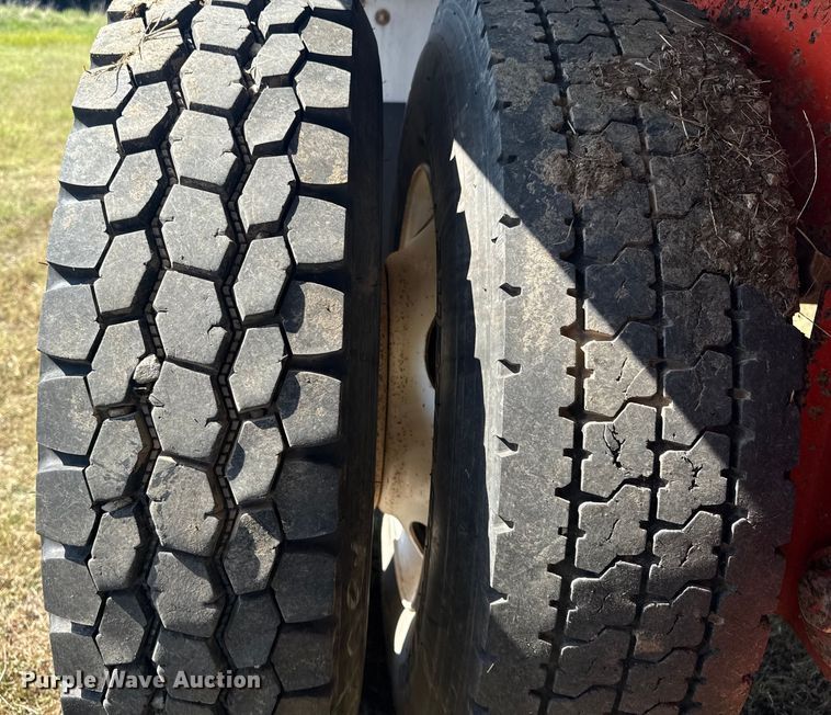 image for item EG6132 2012 Dragon Products vacuum trailer