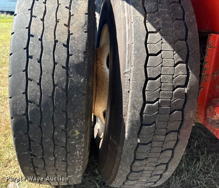 image for item EG6132 2012 Dragon Products vacuum trailer