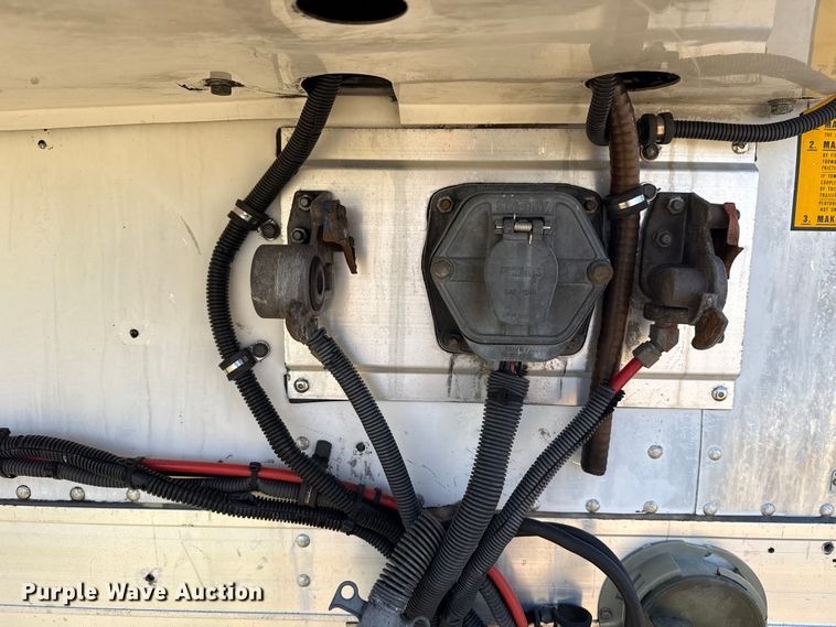 image for item EG6133 2004 Utility Trailer  VS2RA refrigerated van trailer