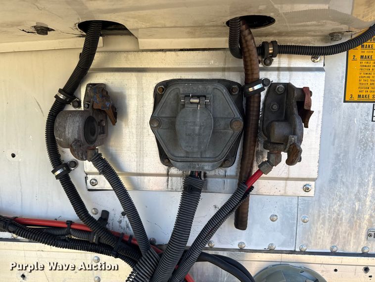 image for item EG6133 2004 Utility Trailer  VS2RA refrigerated van trailer