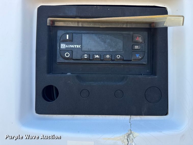 image for item EG6133 2004 Utility Trailer  VS2RA refrigerated van trailer