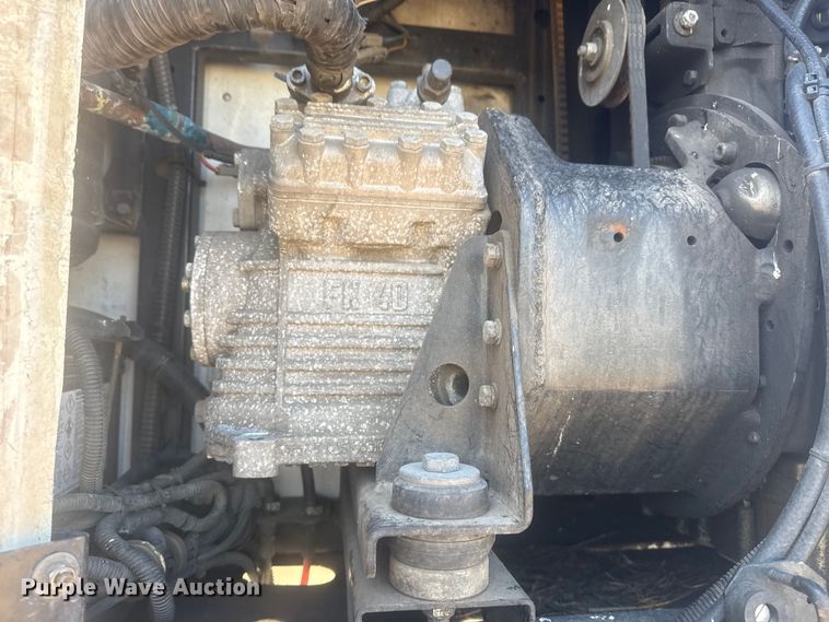 image for item EG6133 2004 Utility Trailer  VS2RA refrigerated van trailer