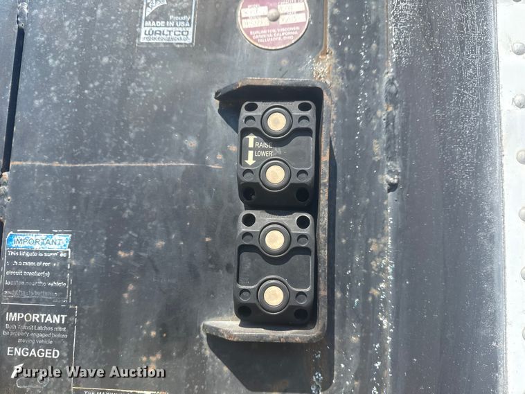 image for item EG6133 2004 Utility Trailer  VS2RA refrigerated van trailer