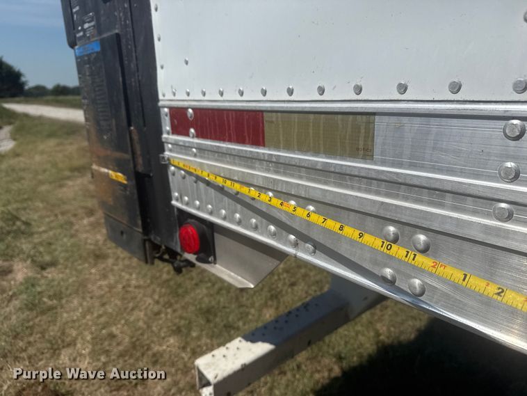image for item EG6133 2004 Utility Trailer  VS2RA refrigerated van trailer