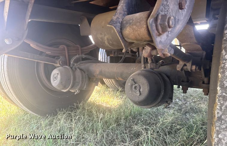 image for item EG6133 2004 Utility Trailer  VS2RA refrigerated van trailer