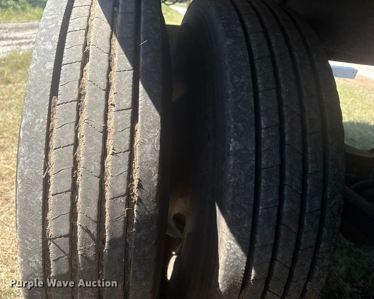 image for item EG6133 2004 Utility Trailer  VS2RA refrigerated van trailer