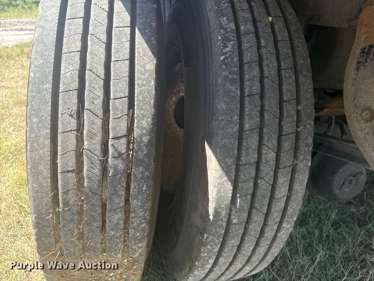 image for item EG6133 2004 Utility Trailer  VS2RA refrigerated van trailer