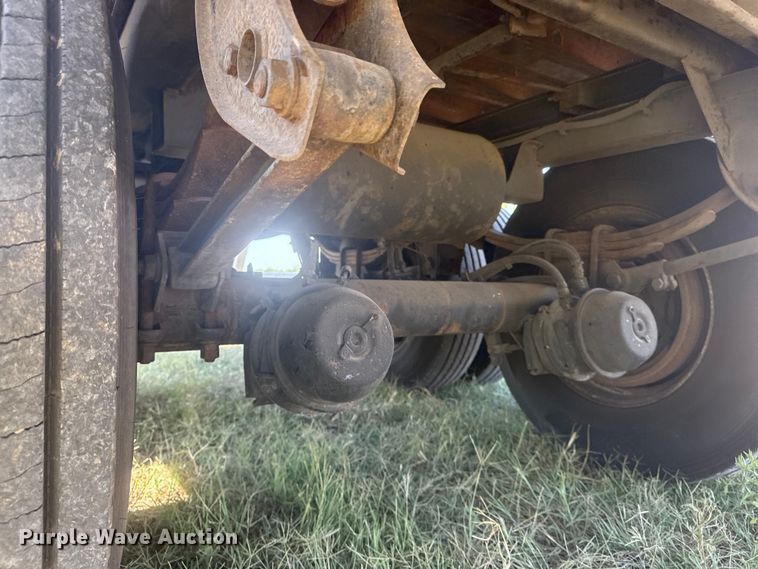 image for item EG6133 2004 Utility Trailer  VS2RA refrigerated van trailer