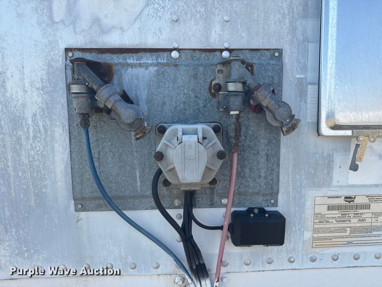 image for item EG6134 2000 Wabash National dry van trailer