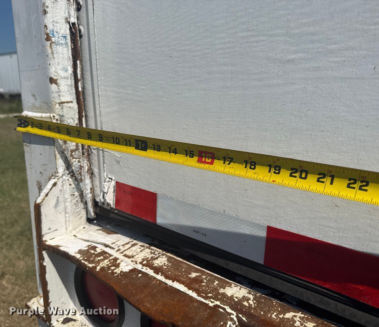 image for item EG6134 2000 Wabash National dry van trailer