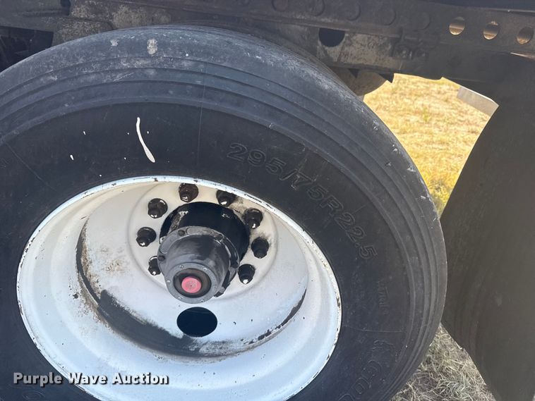 image for item EG6134 2000 Wabash National dry van trailer