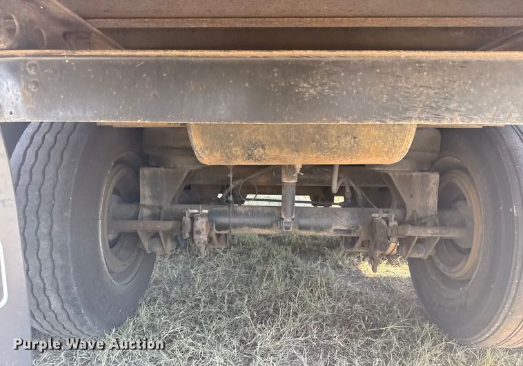 image for item EG6134 2000 Wabash National dry van trailer