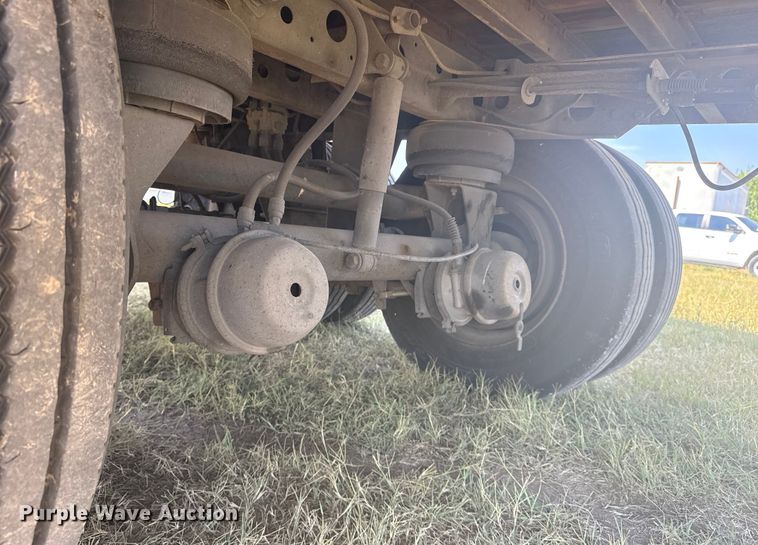 image for item EG6134 2000 Wabash National dry van trailer