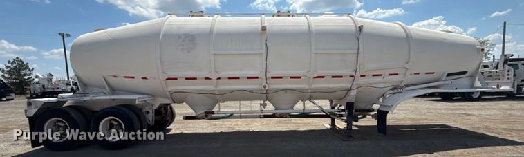 image for item EG6166 1965 Fruehauf  pneumatic dry bulk trailer