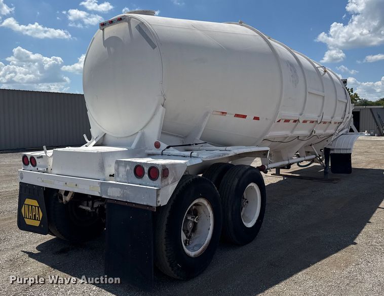 image for item EG6166 1965 Fruehauf  pneumatic dry bulk trailer