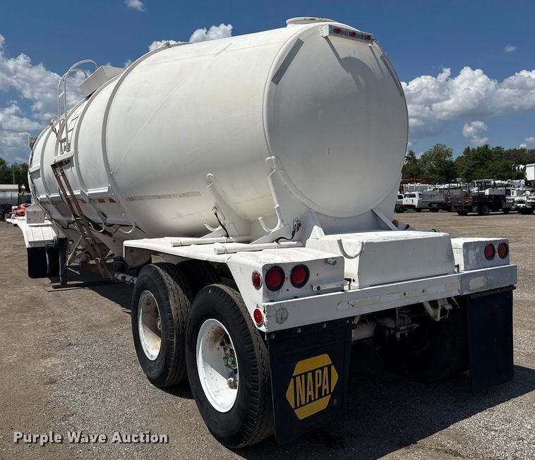 image for item EG6166 1965 Fruehauf  pneumatic dry bulk trailer