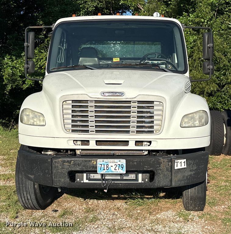 image for item EM0599 2013 Freightliner Business Class M2 semi truck