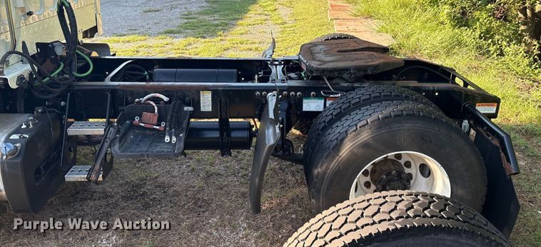 image for item EM0599 2013 Freightliner Business Class M2 semi truck