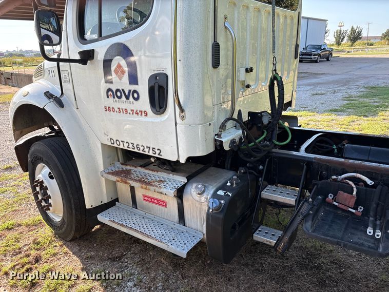 image for item EM0599 2013 Freightliner Business Class M2 semi truck