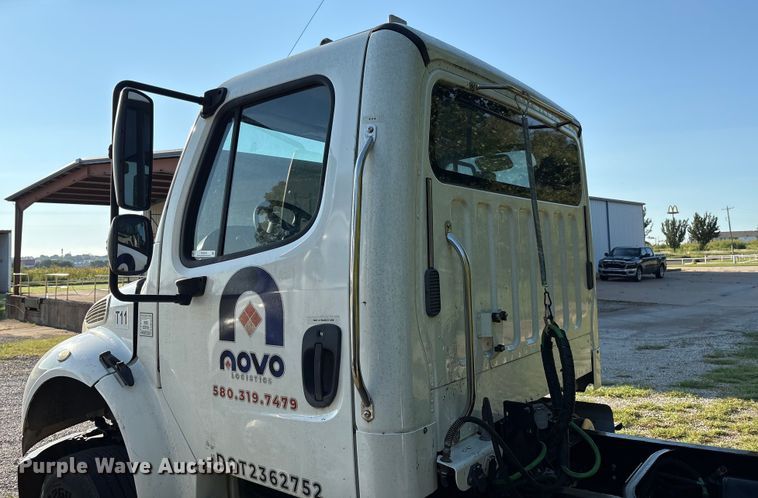 image for item EM0599 2013 Freightliner Business Class M2 semi truck