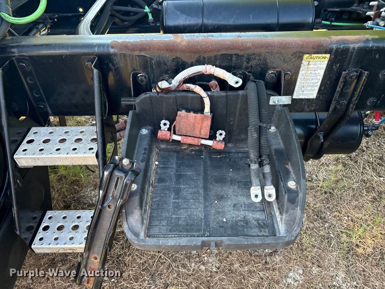 image for item EM0599 2013 Freightliner Business Class M2 semi truck