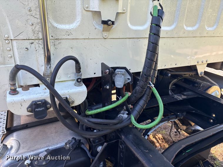 image for item EM0599 2013 Freightliner Business Class M2 semi truck