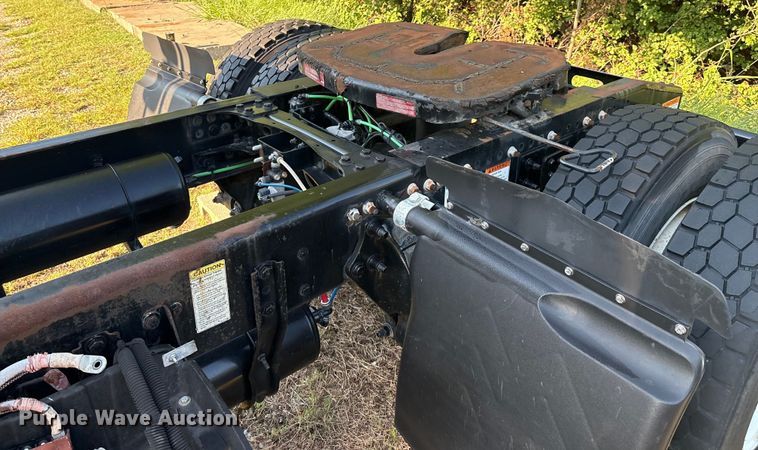 image for item EM0599 2013 Freightliner Business Class M2 semi truck