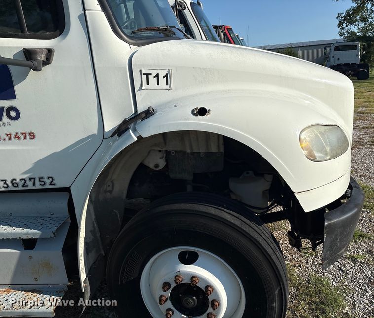 image for item EM0599 2013 Freightliner Business Class M2 semi truck
