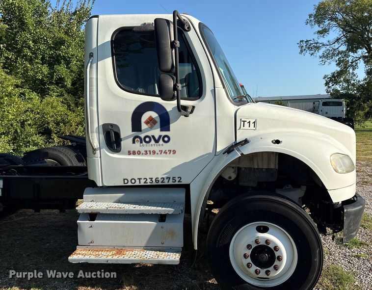 image for item EM0599 2013 Freightliner Business Class M2 semi truck