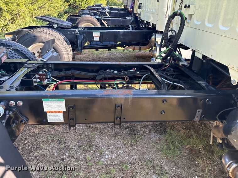 image for item EM0599 2013 Freightliner Business Class M2 semi truck