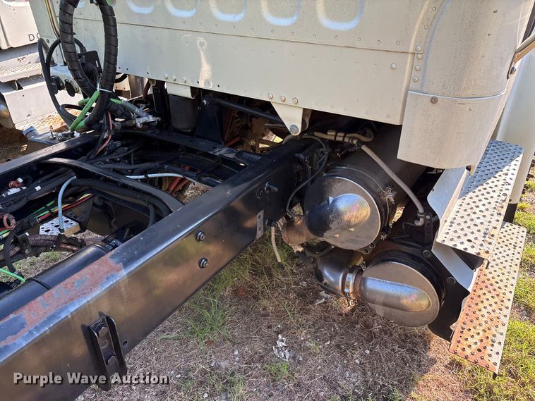 image for item EM0599 2013 Freightliner Business Class M2 semi truck