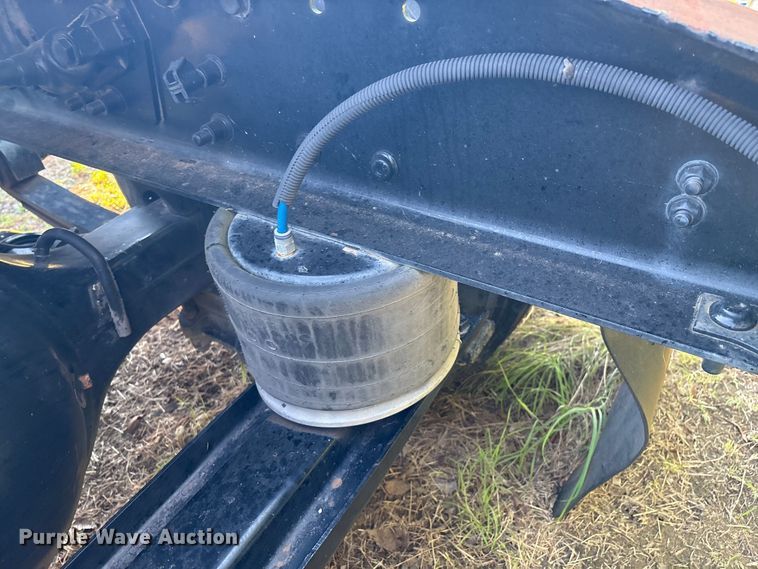 image for item EM0599 2013 Freightliner Business Class M2 semi truck