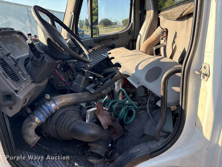 image for item EM0599 2013 Freightliner Business Class M2 semi truck