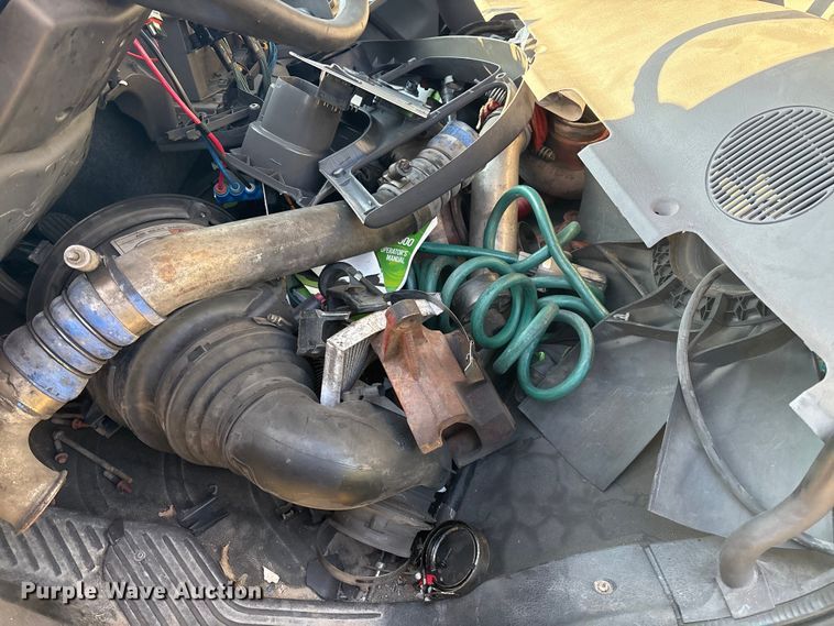 image for item EM0599 2013 Freightliner Business Class M2 semi truck