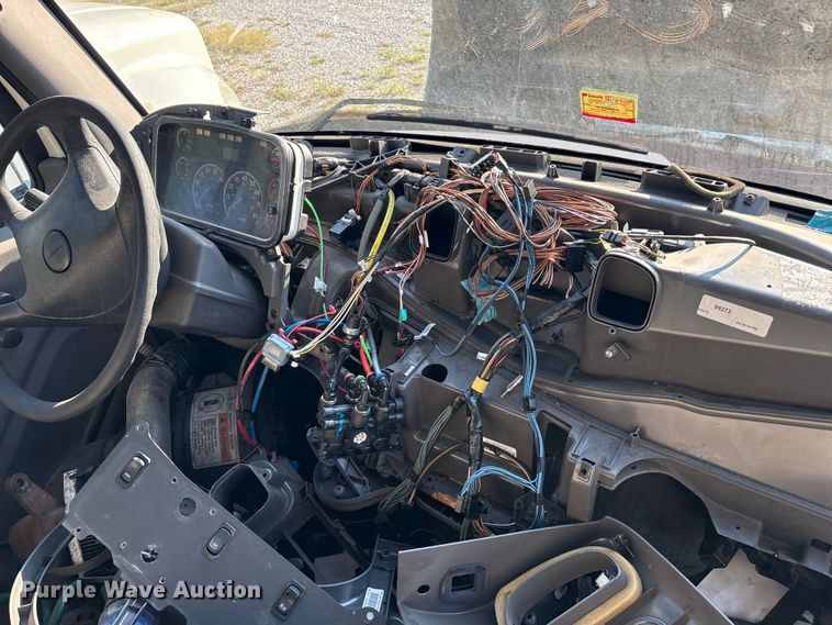 image for item EM0599 2013 Freightliner Business Class M2 semi truck