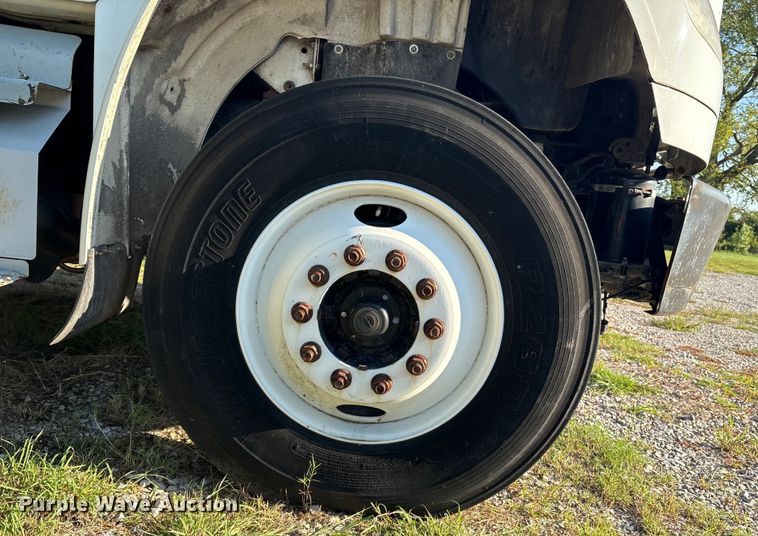 image for item EM0599 2013 Freightliner Business Class M2 semi truck